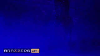 Brazzers - Cherie Deville ánusza is bekúrva