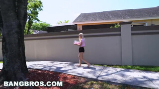 BANGBROS - Kenzie Reeves az extra alacsony tini