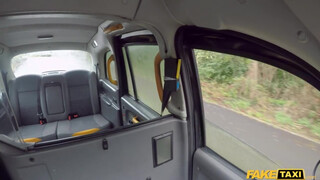 Fake Taxi - Ava Austen a méretes seggű tetovált csajszi
