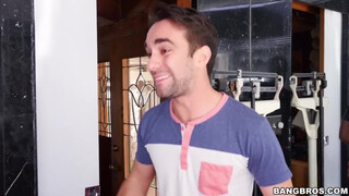Cassidy Banks a hatalmas cickós fital kurva - Bangbros