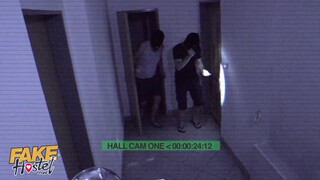 Tini csajszit kúrnak a rabló srácok - Fake Hostel