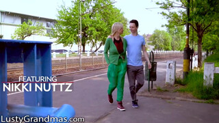LustyGrandmas - 55 éves háziasszony és a tini manus