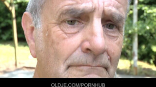 Oldje - az vén motoros és a tini nőci