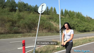 Méretes tőgyes tini lány pénzért dug - Public Agent