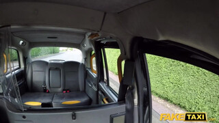 Fake Taxi - Amber Jayne a kurva milf