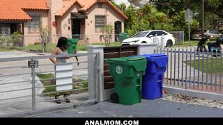 Nadia White fiatal csávóval dug - Anal mom