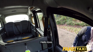 Sahara Knite felkínálja a testét - Fake Taxi