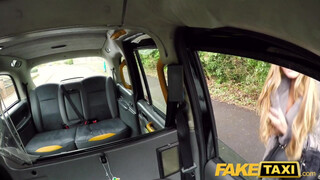 Stacey Saran a taxissal kúr - Fake Taxi