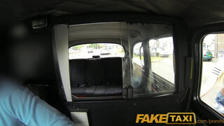 FakeTaxi - Bonnie Rose bekapja a dákót