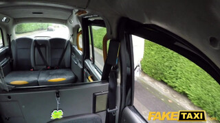 Fake Taxi - Óriás didkós milf megkefélve