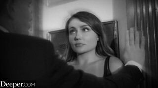 Emily Willis szereti a tapasztalt pasikat - Deeper