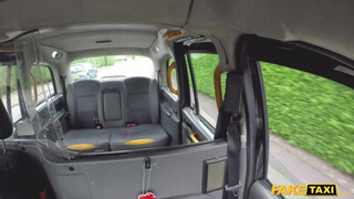 Fake Taxi - Ava Austen imád segget nyalni