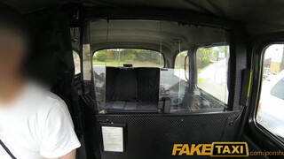 FakeTaxi - Nicola Kiss kefél a taxissal