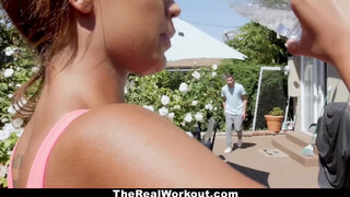 TheRealWorkout - barna izgató fitness vlogger videója