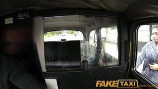 FakeTaxi - méretes cickós csaj nem akar fizetni