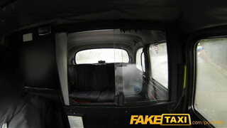 FakeTaxi - szőrös pinájú néger csajszival