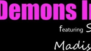 Scarlett Mae és Madison Summers hármasban dugnak