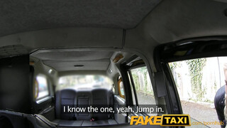 FakeTaxi - Világos Szőke spiné baszható a hátsó ülésen