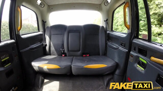 Fake Taxi - Ashleigh Devere a méretes didkós hölgyemény
