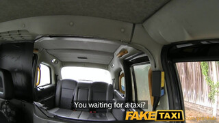 FakeTaxi - szilikonos kiscsaj nem akar fizetni