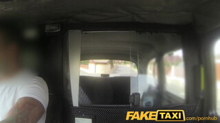 FakeTaxi - spriccelős puncijú prágai hölgyemény
