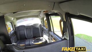 Fake Taxi - Princess Paris jól bánik a farokkal