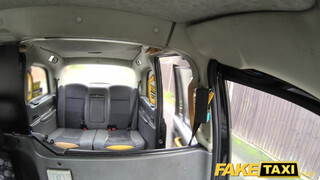 Fake Taxi - Rina Ellis a gyönyörű sulis kiscsaj