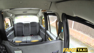 Fake Taxi - Barbie Sins a csöcsös világos szőke milf