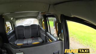 Fake Taxi - Csöcsös biszex milfek a taxiban