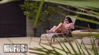 MOFOS - LaSirena69 a hatalmas keblű latina nőci