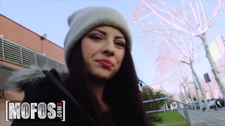 MOFOS – Rebecca Volpetti hatalmas farokkal megkefélve