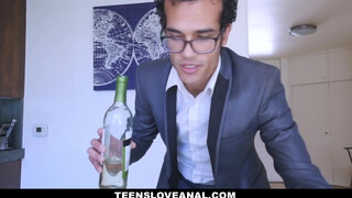 Teens Love anal - bombázó bige felkínálja a picsáját