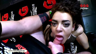 German Goo Girls - Khadisha az arab gecinyelő