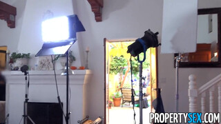 PropertySex - Riley Reid mint ingatlanos tini nőci