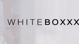 WhiteBoxxx - selymes bőrű fekete csaj