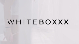WhiteBoxxx - Caprice istenien kinyalja a ribanca kicsike pináját