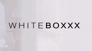 WhiteBoxxx - Naomi bevállalja a hatalmas pélót