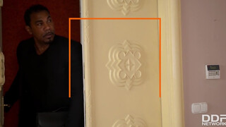 Anissa Kate a bőrös virsli kedvelő titkárnő