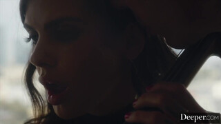 Deeper - Keisha Grey a méretes cickós fiatal spiné