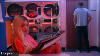 Deeper - Kenzie Reeves a mosodában így haverkodik