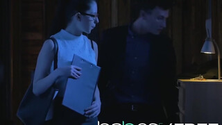 Rebecca Volpetti hatalmas kárót kap a popójába