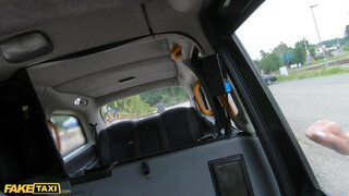 Fake Taxi - Nikki Riddle a kurva turista picsa