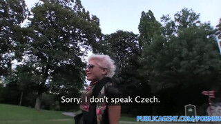 PublicAgent - leszbikus spiné hagyja magát megbaszni