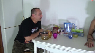 Tiana a méretes cicis feleség