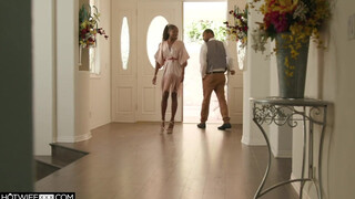 HotwifeXXX - Amari Anne a vékony barna háziasszony