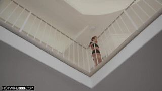 HOTWIFEXXX - Rövid hajú asszony bekúrva