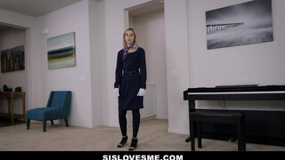 Allie Nicole a izgató szöszi