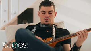 Babes - Mia Evans szexel a gitáros pasival