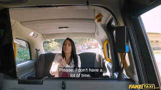 Fake Taxi - Megan Fiore a izgató hatalmas cickós spiné