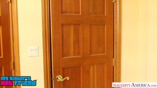 Szexy fiatal hatalmas csöcsű brazil kisasszony - Naughty America